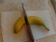 斜め上にもほどがある！　たった1秒でバナナの切り方が分かる動画