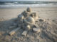砂遊びの域をはるかに超えた　アートな砂の城が秀逸
