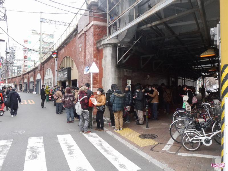 朝4時から並ぶ人も！ 「ラブライブ！」×ピザハットのコラボで