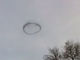 UFO？　虫？　イギリスで目撃された「空中の黒い輪」が話題に　その正体は……