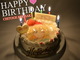 「ニセコイ」のヒロイン、桐崎千棘と小野寺小咲の誕生日をケーキでお祝い
