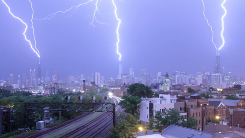 3つの高層ビルに同時に雷が シカゴで撮影された嵐の動画がすごい ねとらぼ