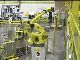 米Amazonが最新の配送センターを公開　地球最大クラスのロボットアームが大量の商品を運ぶ