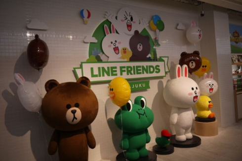 3メートルのブラウンがふかふかで気持ちいい 国内初の Line Friends Store 12月13日にオープン ねとらぼ