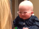 生まれつき視力の弱い赤ちゃんがメガネをかけて初めてママの顔を見た瞬間の表情が感動的