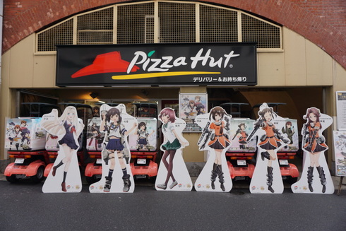 艦これ ピザハット コラボはどんな感じ ラッピング店舗 ピザハット泊地 を偵察してきた ねとらぼ