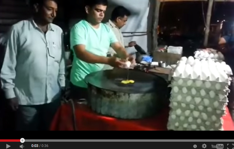 ピヨピヨじゃねえよ インドの屋台で卵を割ったら次々にヒヨコが出てきちゃう謎動画が人気に ねとらぼ