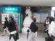 JR南浦和駅に“謎の馬”が出現、利用客戸惑う　広報「駅のイメージアップが狙い」