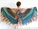 鳥になりたい人のためのスカーフがステキ！　カザフスタン出身の女性デザイナーが制作