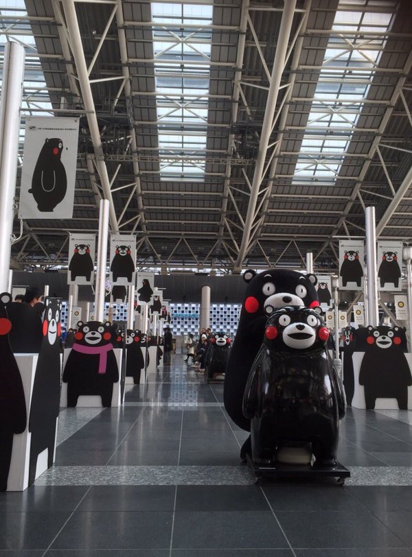 何だこの物量 大阪駅がえげつない量のくまモンに埋め尽くされクマと黒に染まる ねとらぼ