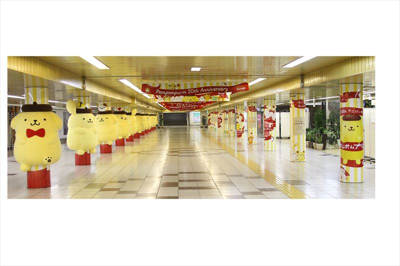 新宿駅に大きなふわもこポムポムプリン だきつきプリン が出現 通勤通学途中に抱きついて癒されよう ねとらぼ