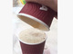 「LサイズのコーヒーがMサイズのカップに入った」と証明する動画が物議　お店側による理由説明も