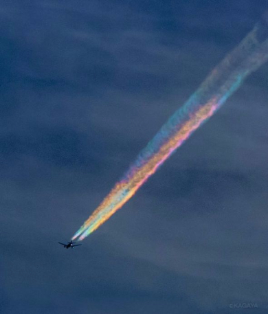 虹色の飛行機雲