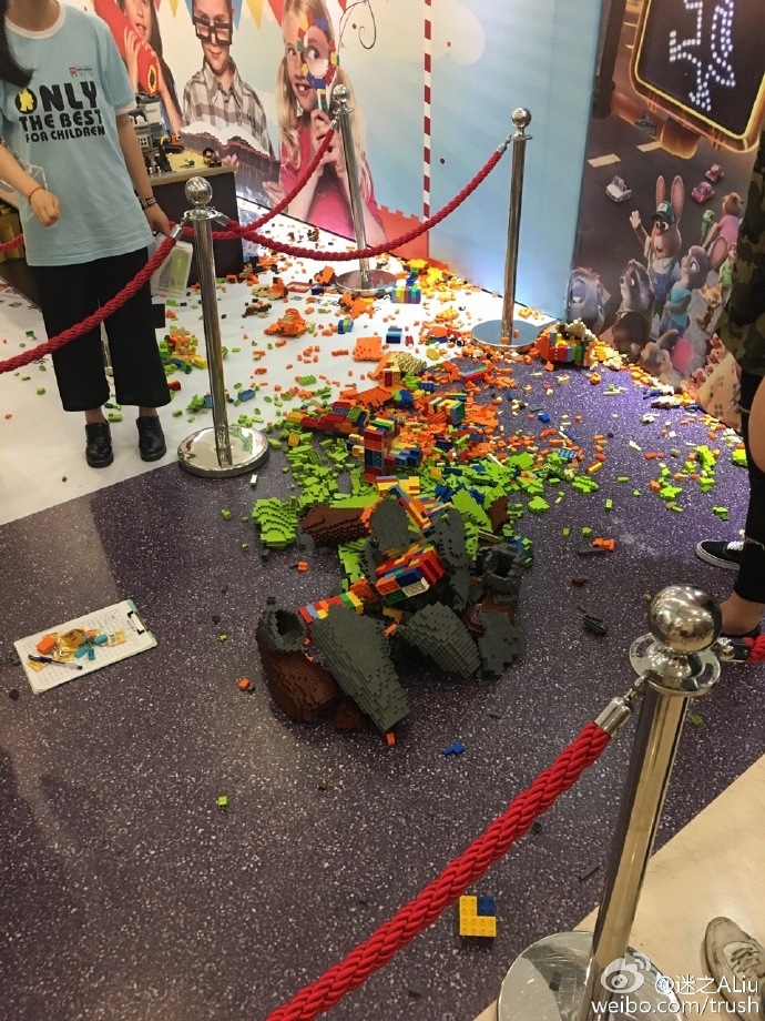 作者 人生が分からなくなった 3日3晩かけてlegoで作った ズートピア ニック像が4歳児に破壊される ねとらぼ