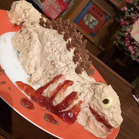嫁の手作り シン ゴジラ 蒲田くんケーキが再現度すごい ハートを飛ばして誕生日に襲来 ねとらぼ