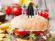 お弁当が「スター・ウォーズ」の世界になるフードピック　ダース・ベイダーがハンバーガーに襲来!?　