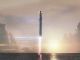 SpaceX、世界初の「一般人による宇宙旅行」を計画　2人を新型宇宙船に乗せて月へ