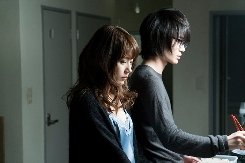 有村架純、初の悪女役でランジェリー姿 映画「3月のライオン」で零との危うい関係性醸す ねとらぼ