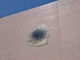 「ガルパン」劇場版で砲撃された大洗シーサイドホテル　壁面に“弾痕”を再現する粋な計らい