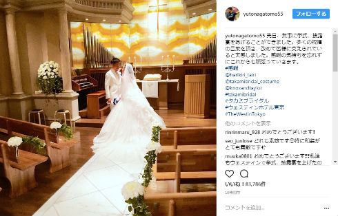 平愛梨 長友佑都 結婚式の写真を公開 ひまわりのドレス 姿に イメージにピッタリ の声 ねとらぼ