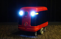 自動走行する宅配ロボット「CarriRo Delivery（キャリロデリバリー）」