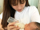「いっぱい甘やかしちゃいたい」深田恭子、慈愛顔で乳児にミルクをあげる姿が最高に女神