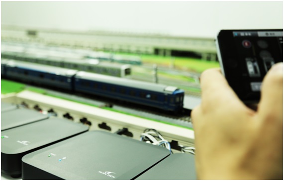 最大8路線の鉄道模型をスマホで動かせるシステムが始動 専用アプリ ...