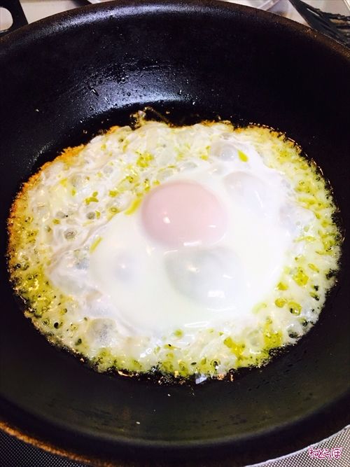 こんなかわいい 目玉焼き 見たことない 絵文字のいろんな顔を表現した黄身がすぐできそうで楽しい L Miya 1809emojimedamayaki02 Jpg ねとらぼ