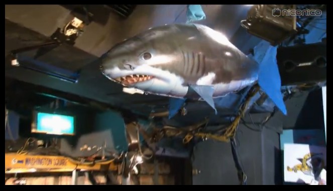 夜の新宿をサメが舞う 東京国際サメ映画祭 現地レポート ねとらぼ