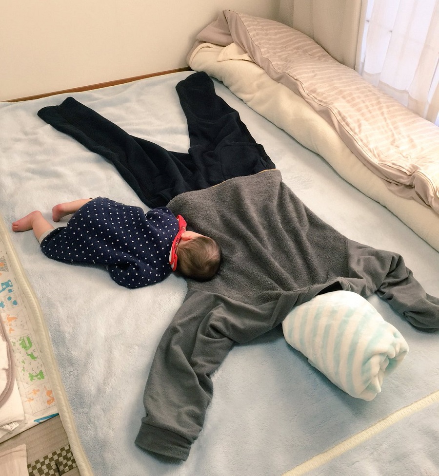 大好きなパパが抜け殻になっちゃった 赤ちゃんのとった行動がラブリーすぎた ねとらぼ