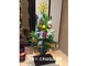 住職「極楽の宝樹を仏花で再現してみた」→クリスマスによく見るツリーらしきものが完成　「気のせいです」