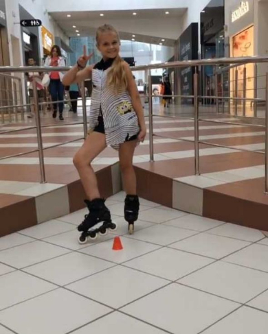 ローラースケート 女の子 うまい すごい プロ Sofia Bogdanova