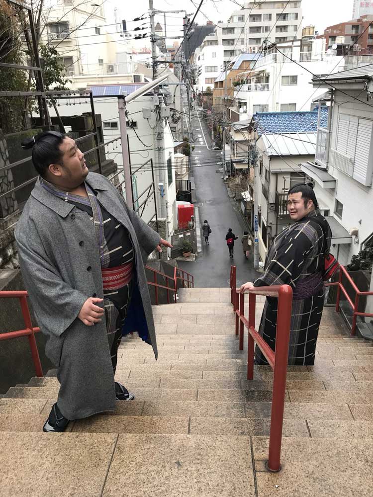 君の名は を再現した天空海関の 君の四股名は が人気 主題歌は前前前頭ですね と替え歌も ねとらぼ