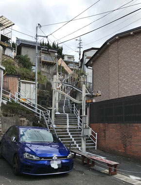 うぉぉ 電話ボックスが坂を登っていく 坂の街長崎ならではの乗りもの 斜面移送システム って何 ねとらぼ