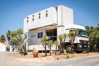 ze CO TruckSurfHotel