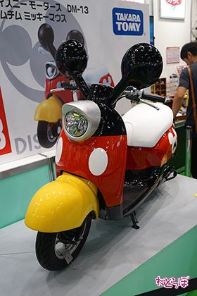 ミッキーマウスと原付バイクが融合 ディズニーモータース チムチム ライフサイズモデルを初披露 1 2 ねとらぼ