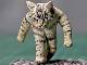 猫というよりUMA感……！　Twitterで話題になった「二足歩行の猫」を粘土細工で完全再現した猛者現る