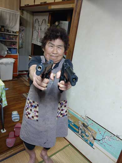 このおばあちゃんには勝てない 宮崎県のサバイバルゲーム場オーナー サチエさん のtwitterが人気を集める ねとらぼ