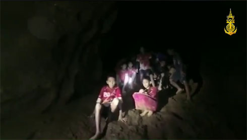 タイ洞窟の少年ら、全員救出　行方不明から18日目