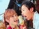 ゴローちゃんにソフトを「あーん」　菊地亜美と稲垣吾郎の“デートなう風”写真に「あみちゃんになりたーい」の声