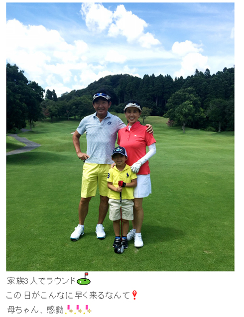 この日がこんなに早く来るなんて 東尾理子が家族3人でゴルフ 初めて長男とラウンド回り大感激 ねとらぼ