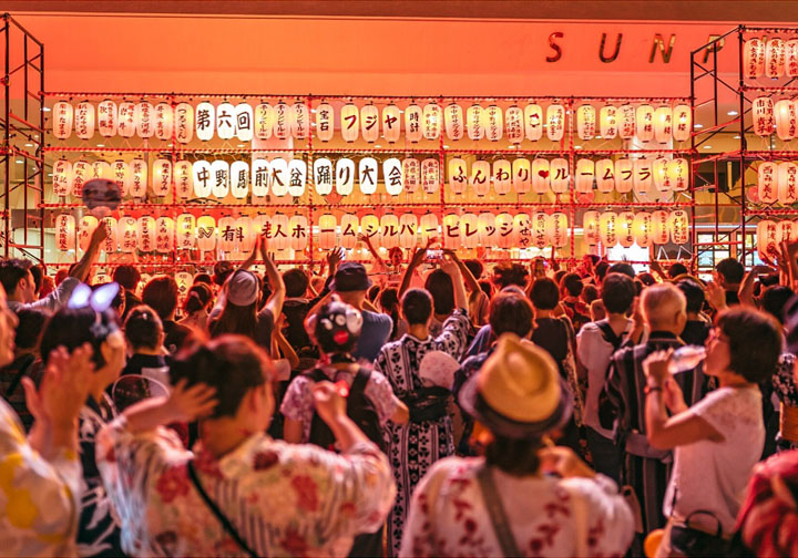 ボン ジョヴィで盆踊り が中野駅前で大盛況 公式がまさかの反応 来日公演でみなさんが踊るのが楽しみ ねとらぼ