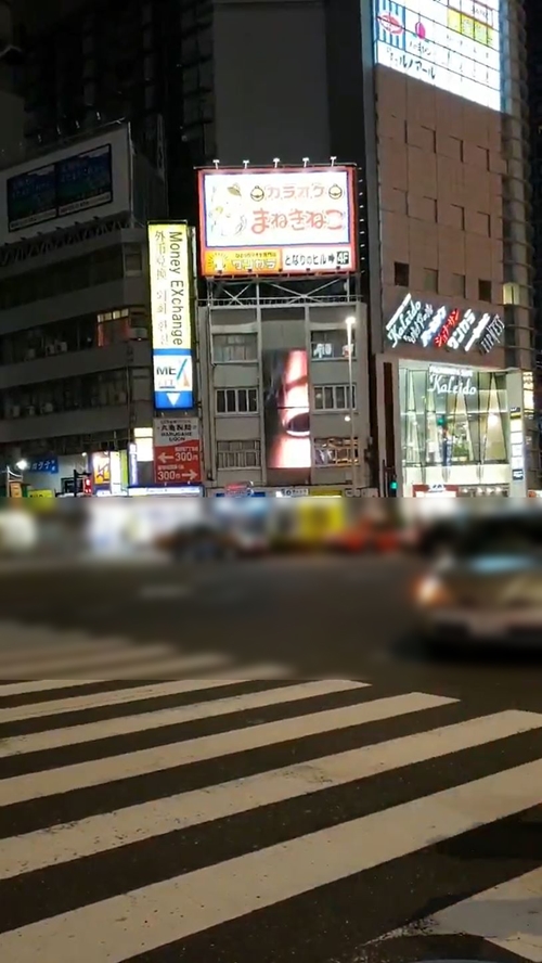 こわすぎ なんの広告 新宿西口のサイネージ広告に出現する 女の目 が謎すぎるしホラーすぎると話題に Nmr ねとらぼミステリー調査班 ねとらぼ