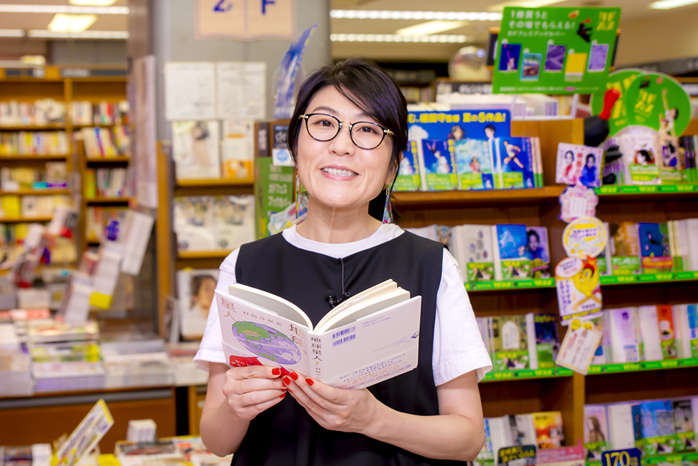 読書とは逃避 女性芸人随一の読書家 光浦靖子の本の楽しみ方が哲学的 ねとらぼ