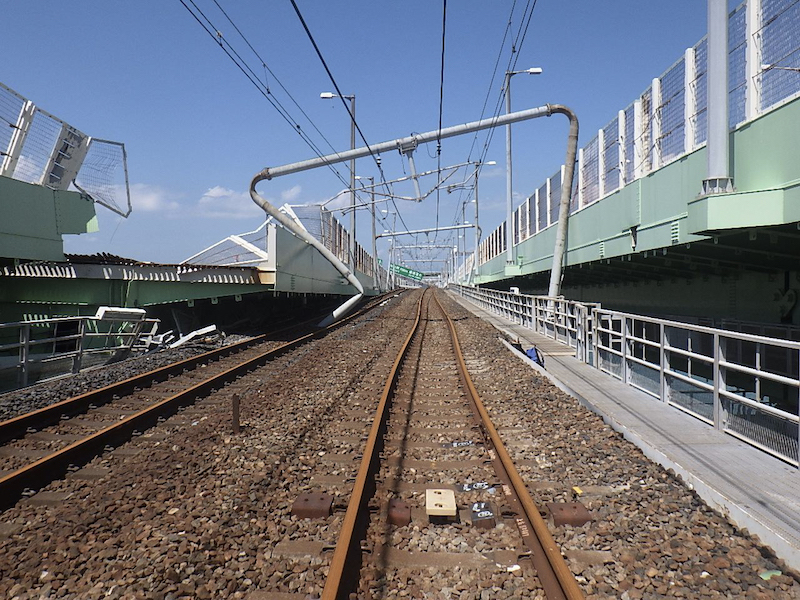 連絡橋の分断 線路の水没から2週間 台風21号で分断された関空線が復旧 18日始発から再開 ねとらぼ