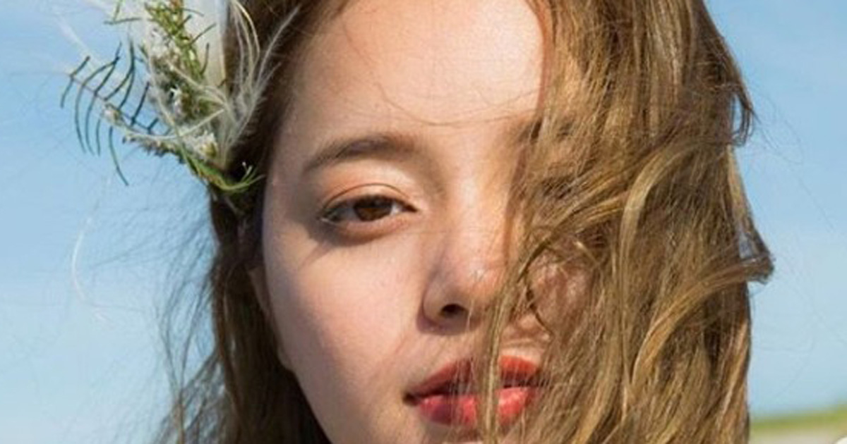 幸せオーラ全開 妊娠発表した岸本セシル 朝焼けに包まれた海での純白ドレス姿がナチュラルな美しさ ねとらぼ