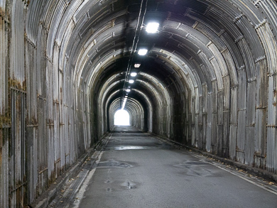 横須賀　トンネル　トンネルカード　平沼義之　梅田隧道　トンネル内部