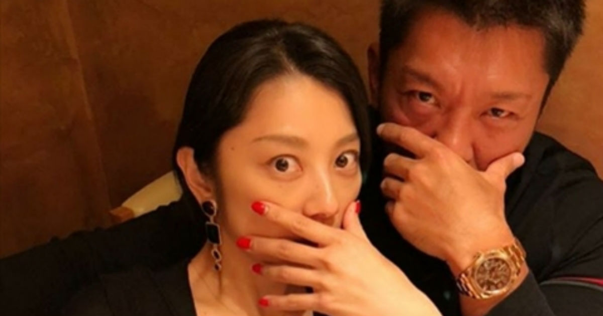 「めちゃくちゃ素敵なご夫婦！」 小池栄子、38歳の誕生日に夫・坂田亘とラブラブ2ショット 謎の“ゴリラケーキ”も話題に - ねとらぼ