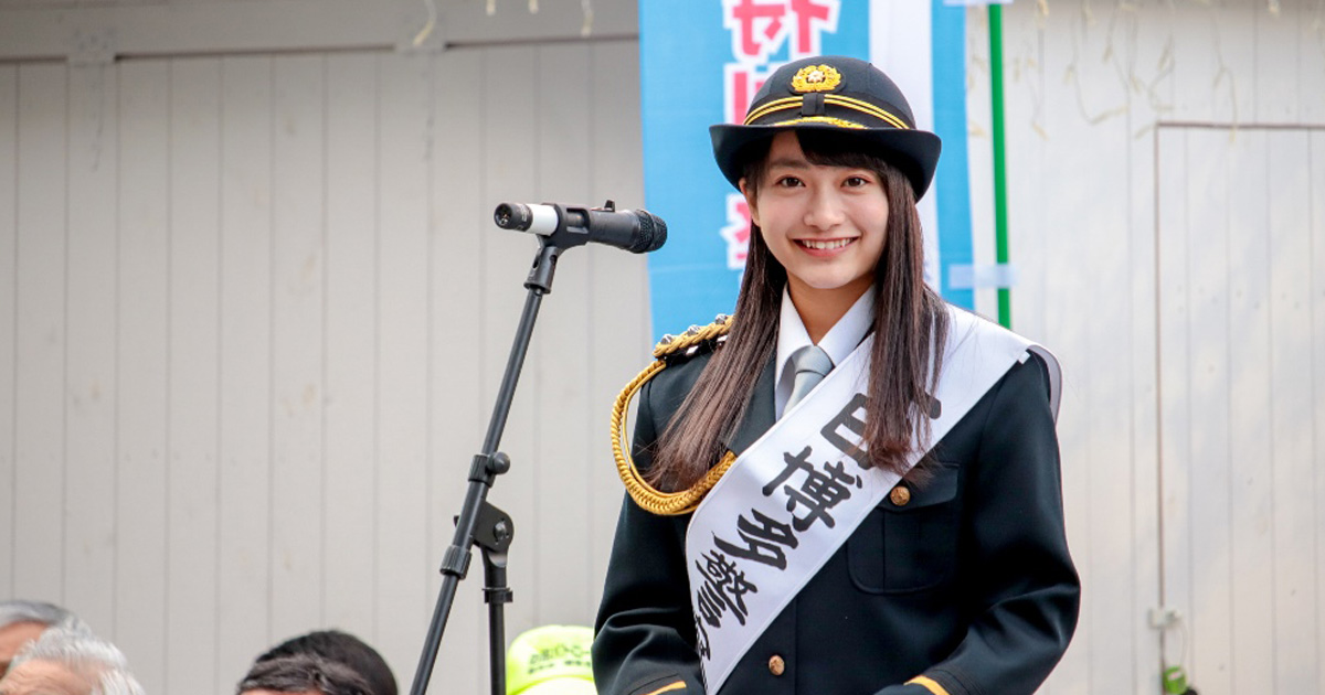 なんだこの透明感は 日本一かわいい女子高生 福田愛依 一日署長で見せた制服姿にファン 捕まえて下さい ねとらぼ