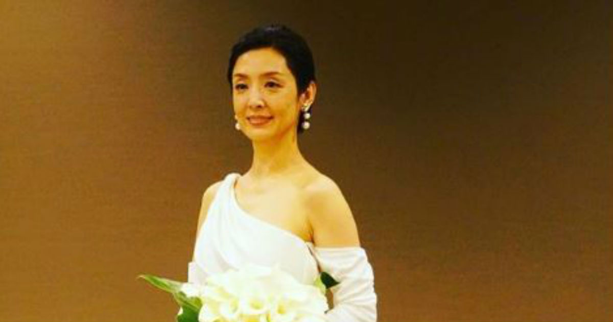 さすが元バレリーナ 草刈民代 ドラマ 大恋愛 で披露したウエディングドレス姿が凛とした美しさ ねとらぼ さすが元バレリーナ 草刈民代 ドラマ 大恋愛 で披露したウエディングドレス姿が凛とした美しさ ねとらぼ